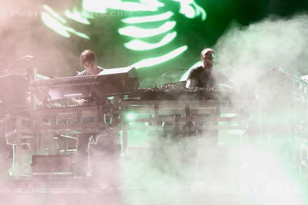 THE CHEMICAL BROTHERS - 2015-08-30 - SAINT CLOUD - Domaine National - Grande Scene - 